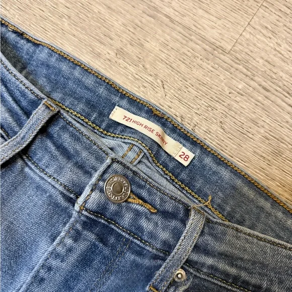 •LEVI STRAUSS• 721 HIGH RISE SKINNY JEANS - Picture 5 of 7
